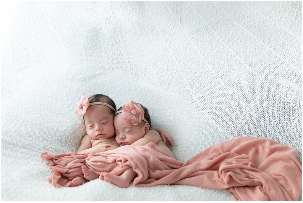 las vegas twin in pink snuggle together